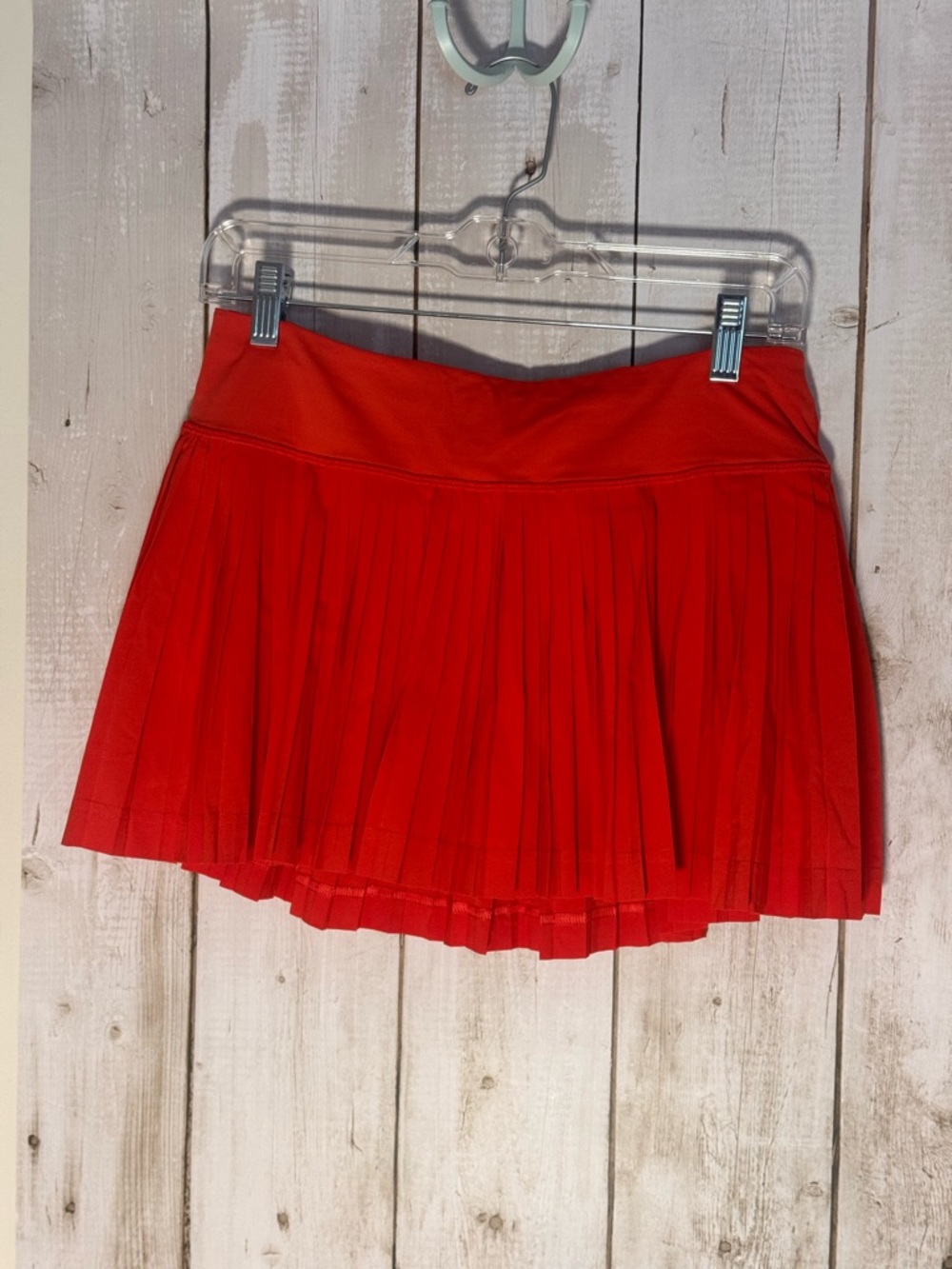 Lululemon Red Pleated Women’s Skirt sz 6